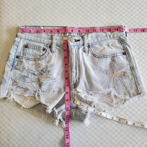 America Eagle Jean‎ Shorts Women 6 Hi Rise Festival Frayed Hem Raw Distress Palm - Picture 13 of 16